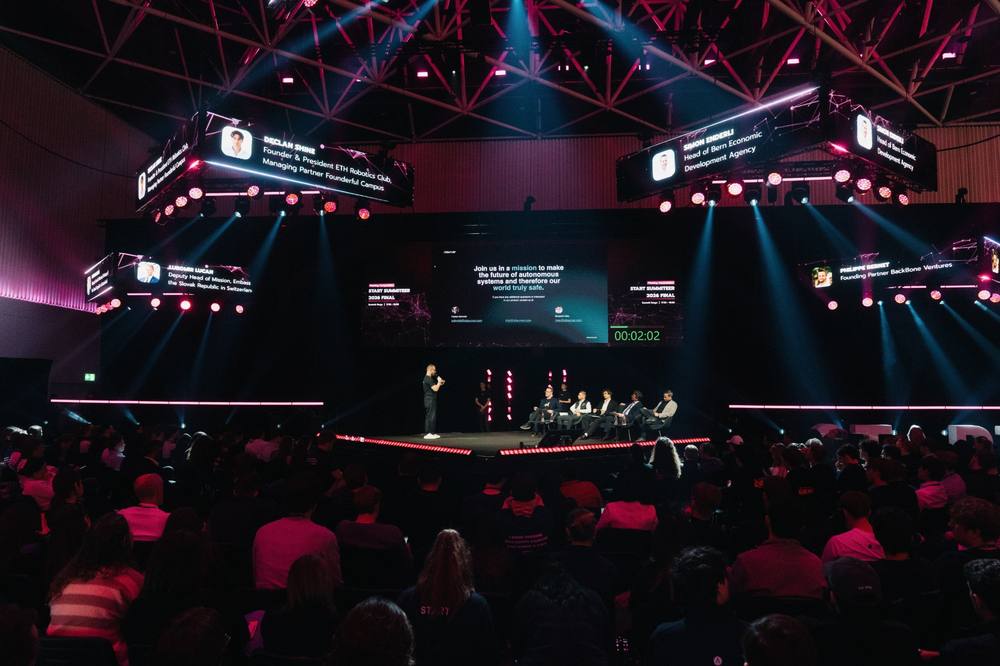 Fabian Schmidt auf der Hauptbühne des START Summit
